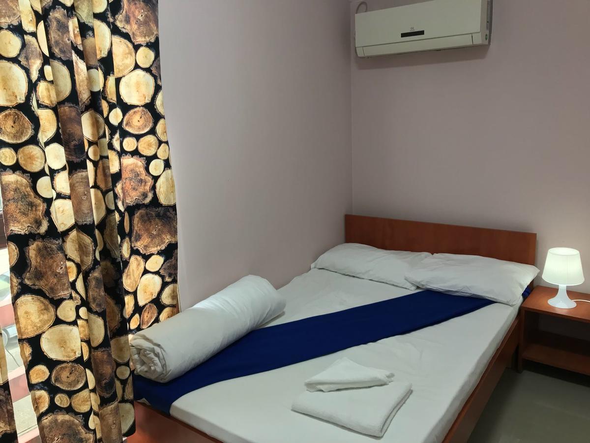Hostel Tripoli Palace 布加勒斯特 外观 照片